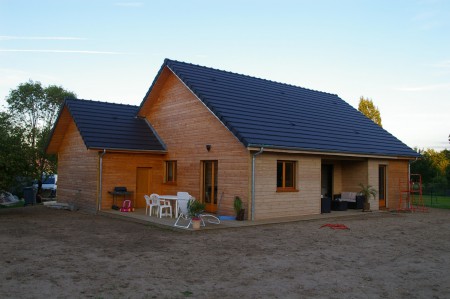 Maison année 2011 menuiseries bois bardage Douglas